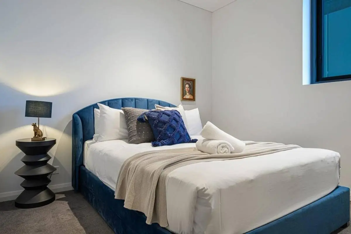 Image 1 of Brand new 2BD Modern Apt near MQ shopping centre