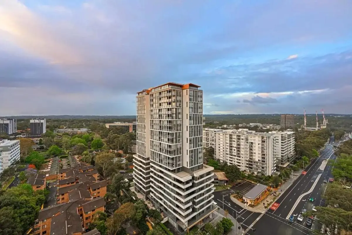 Image 5 of Brand new 2BD Modern Apt near MQ shopping centre