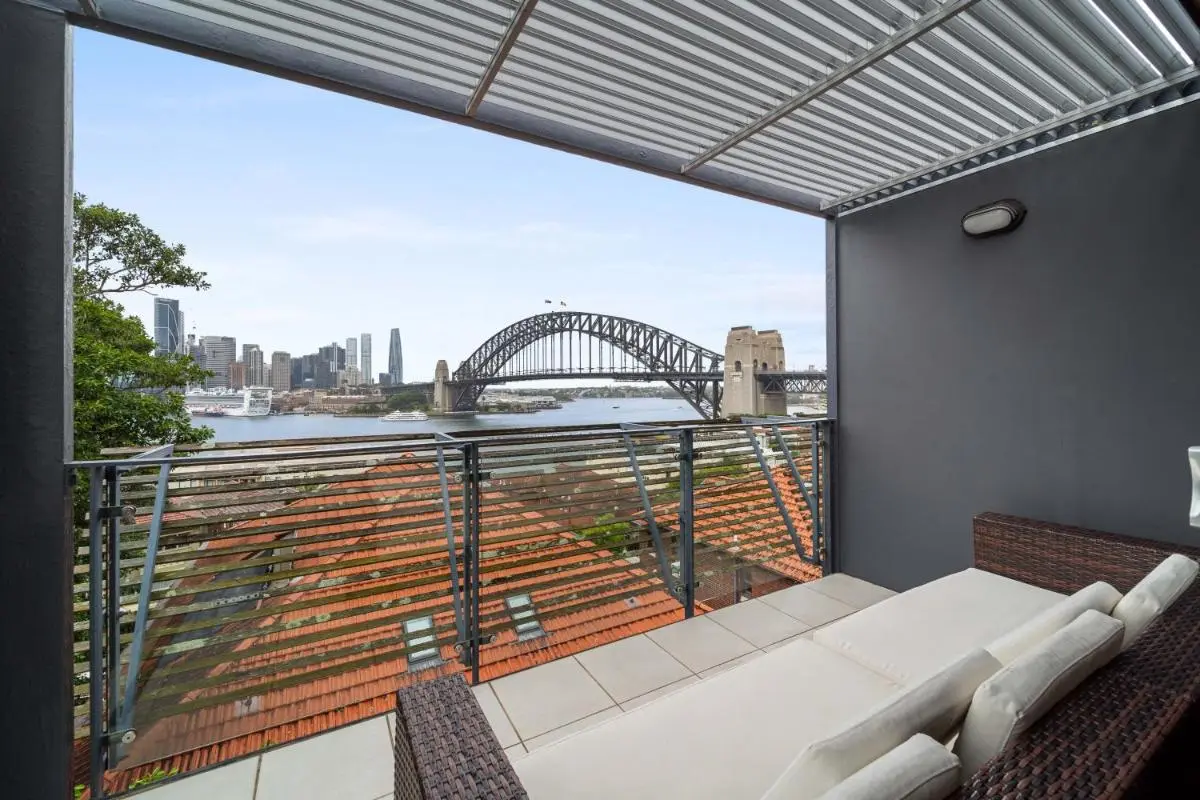 Image 2 of Breathtaking Sydney Harbour view condo
