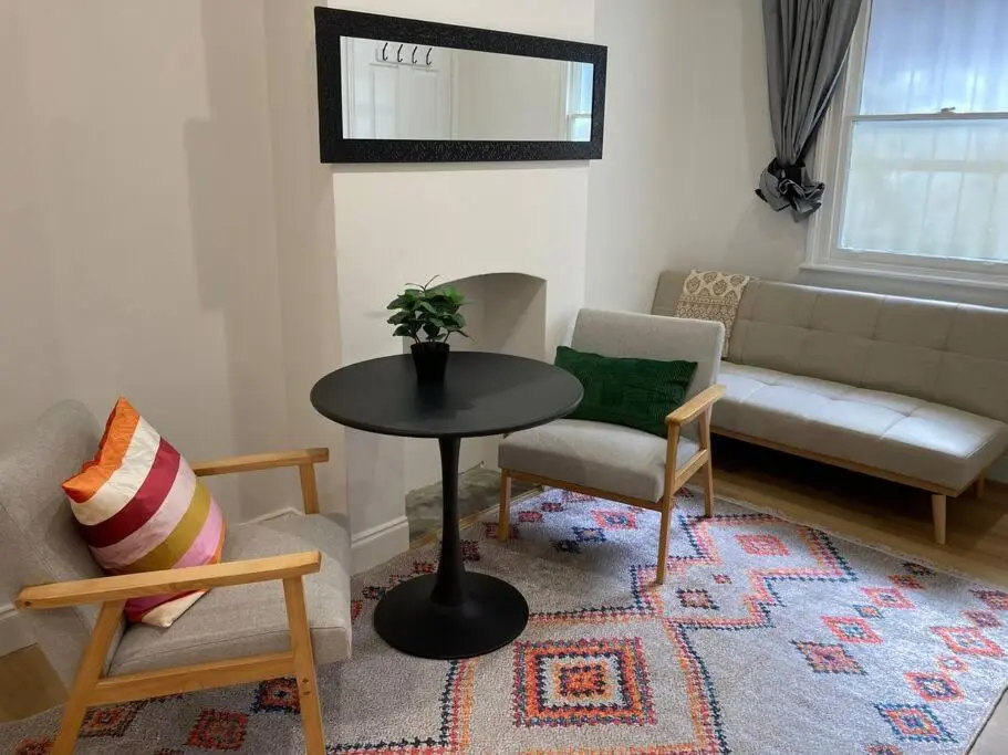 Image of Bright Spacious Studio