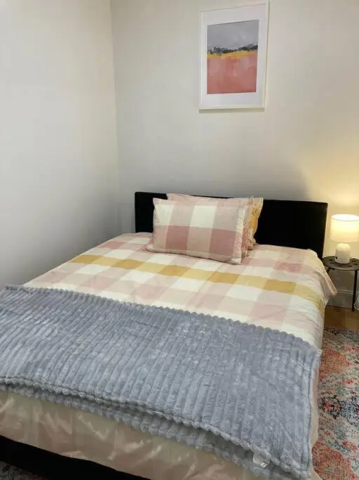 Image 5 of Bright Spacious Studio