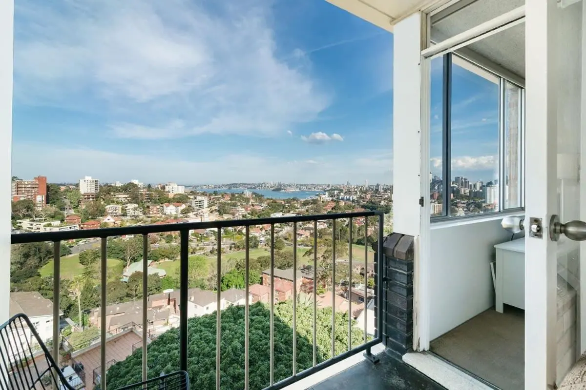 Image 6 of Bright and Sunny Studio Apartment