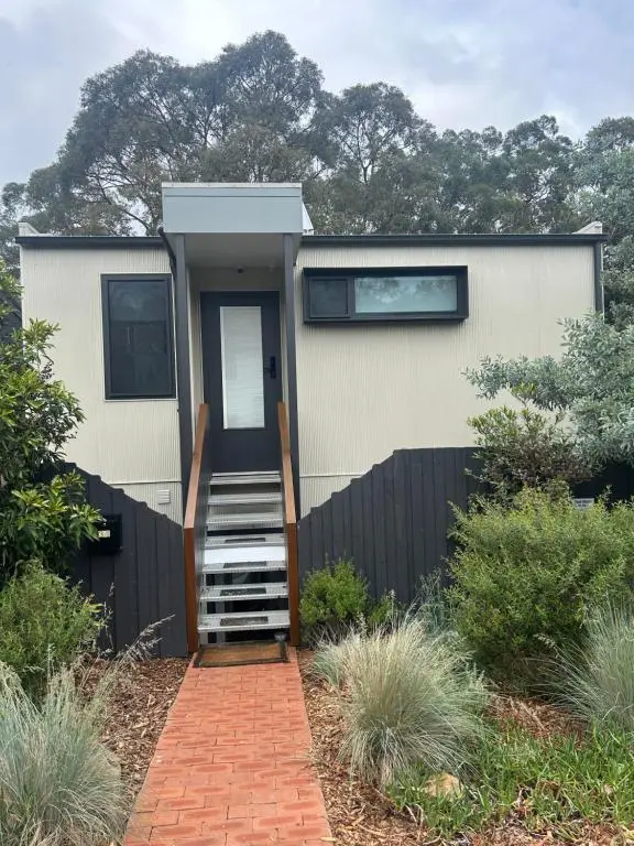 Image of Bushland setting close to Sydney CBD- stand alone apartment