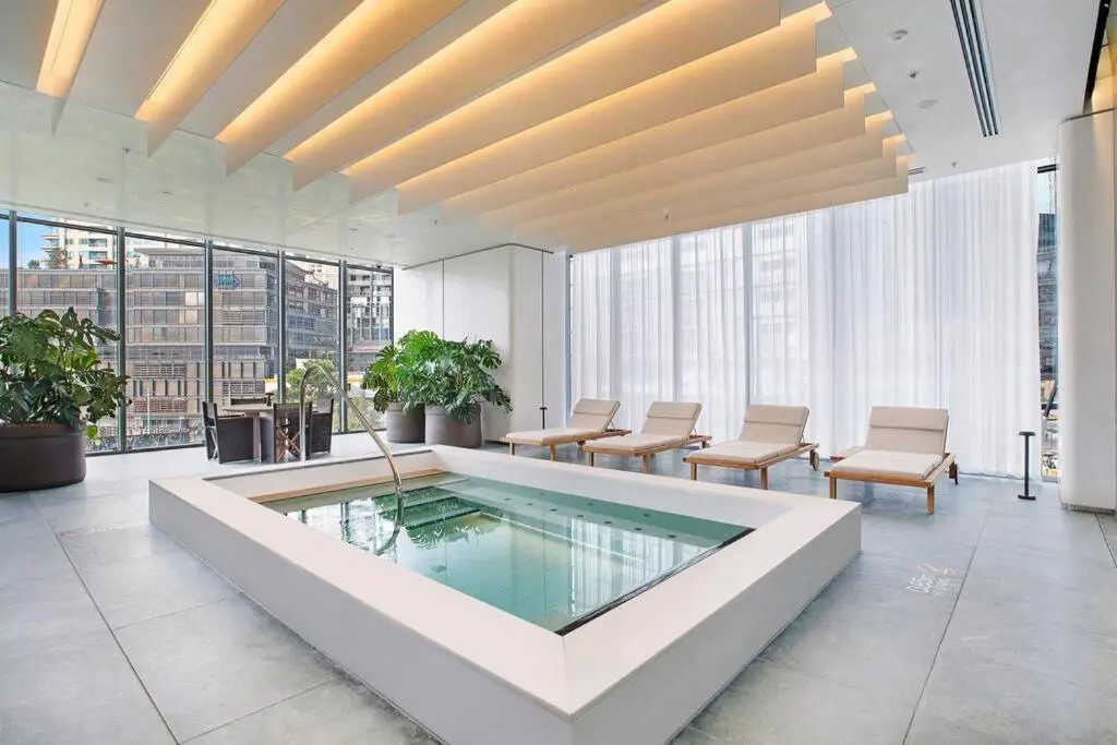 Image 3 of CBD Luxury 1BR Harbour Views & Premier Facilities