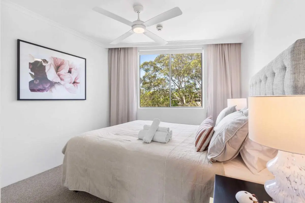 Image 4 of Camperdown Cozy Corner 6