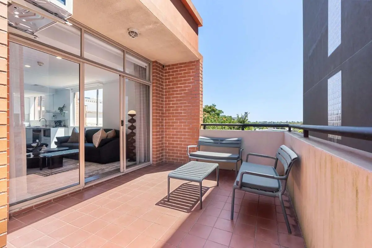 Image 3 of Camperdown Cozy Corner 6