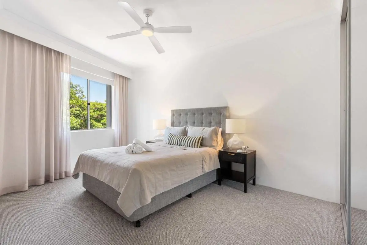 Image 6 of Camperdown Cozy Corner 7