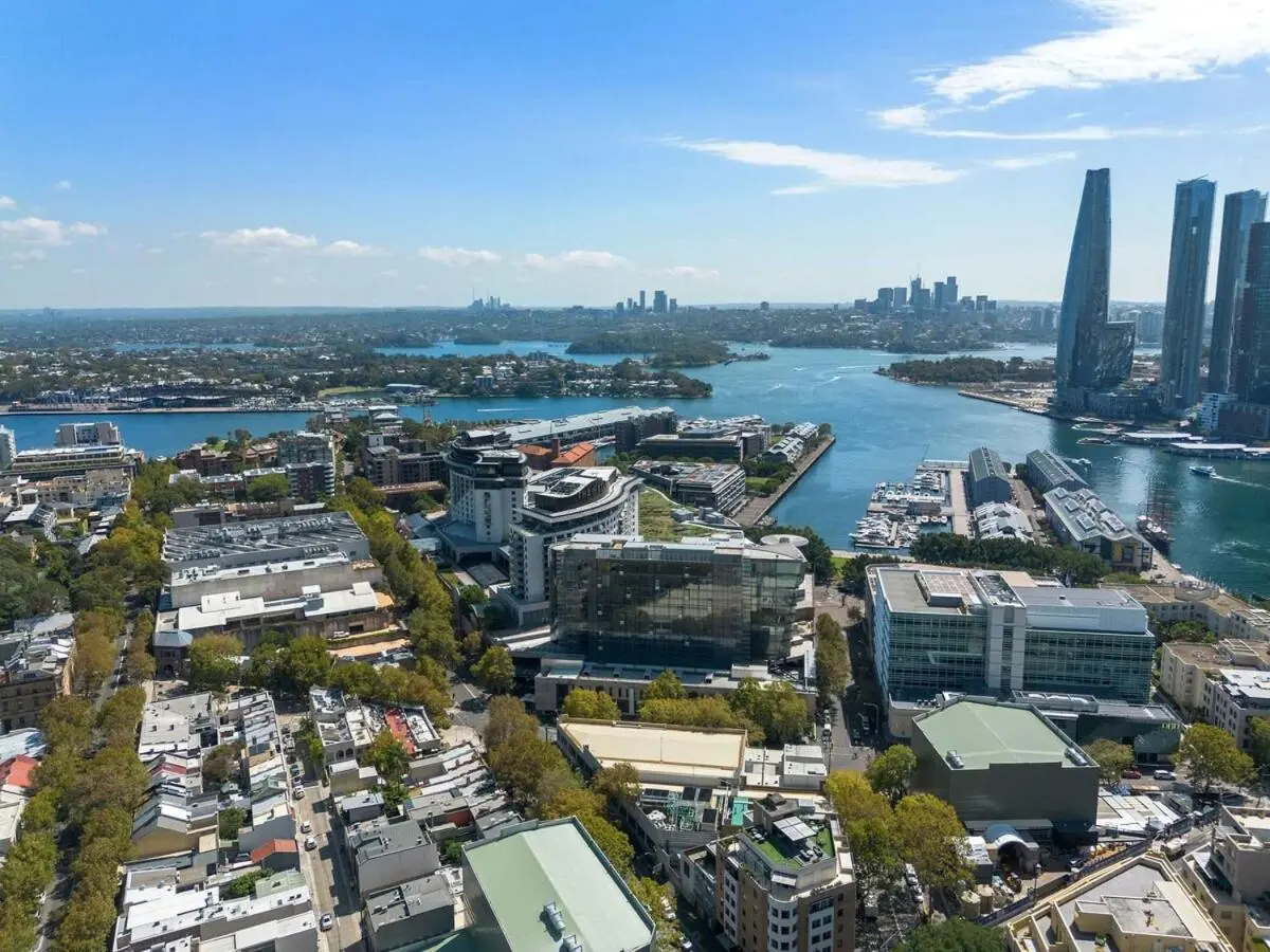 Image 4 of Charming Three-Story Terrace House in Pyrmont