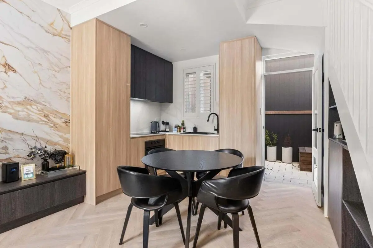 Image 5 of Charming Three-Story Terrace House in Pyrmont