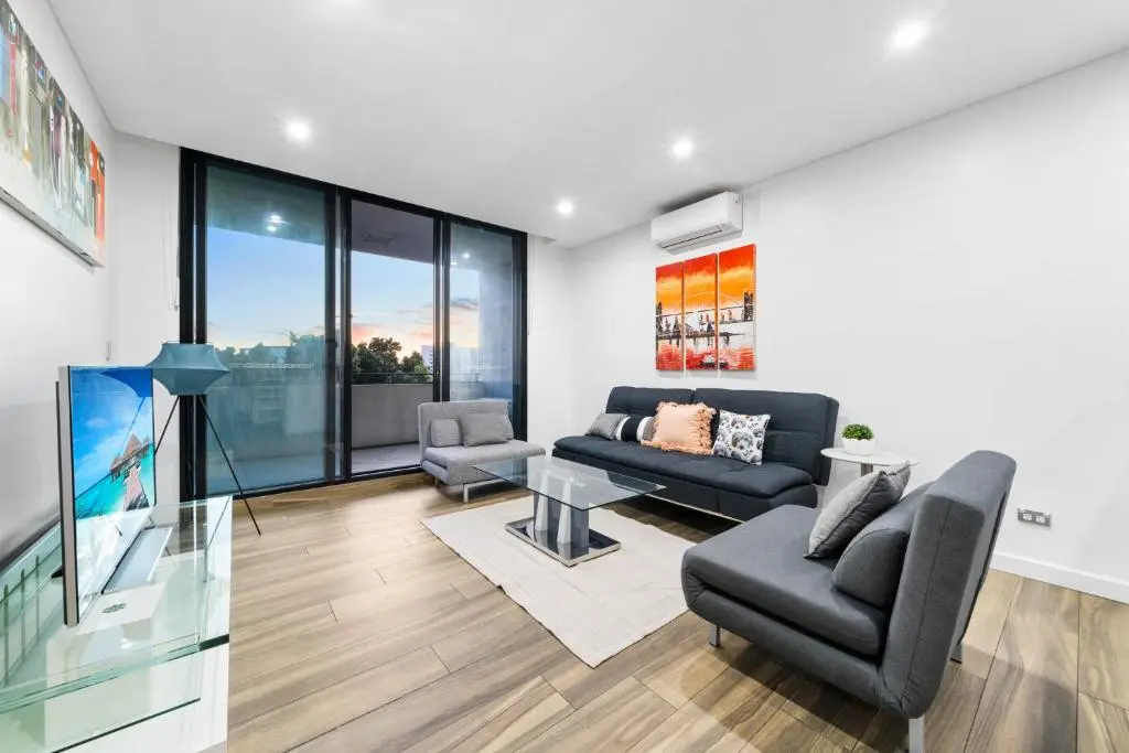 Image of Chic 2 BR Apt with Parking & Darling Harbour-10mins walk