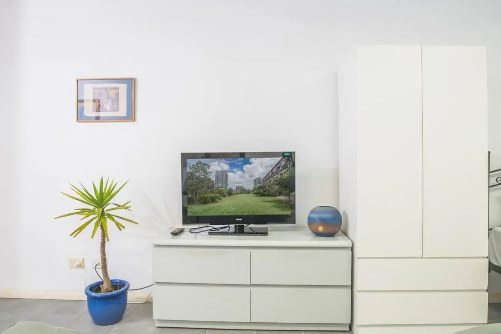 Image 2 of Close to city Peaceful studio at Waterloo wifi Parking