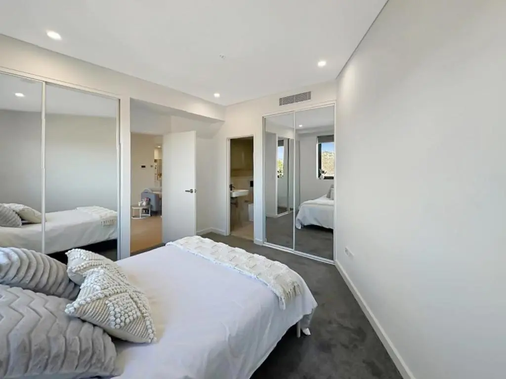 Image 6 of Contemporary 2BR with Balcony & Parking near Airport