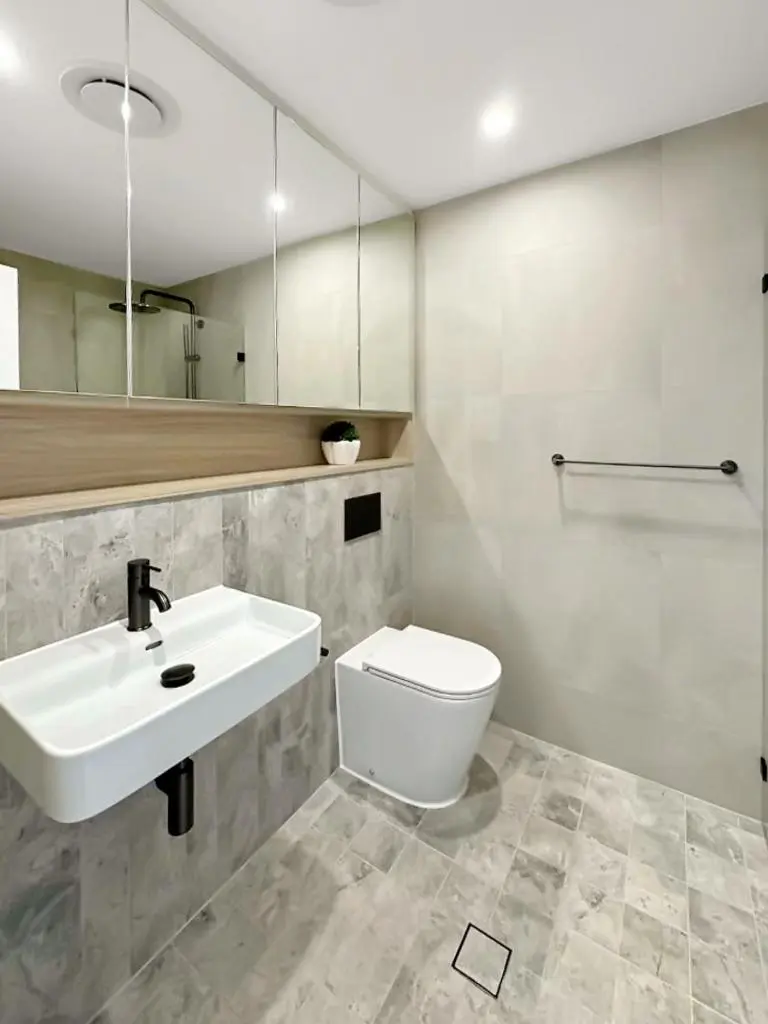 Image 4 of Contemporary 2BR with Balcony & Parking near Airport