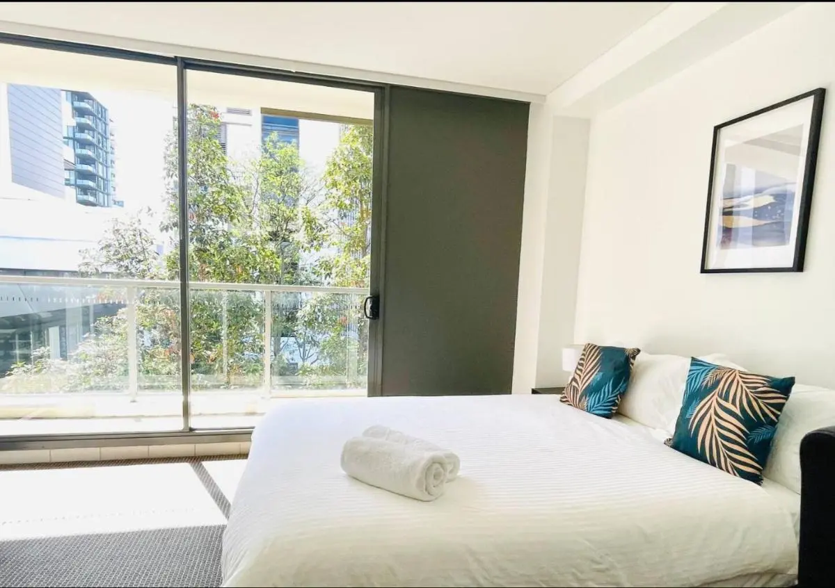 Image 6 of Cozy Zetland 2 bedroom apt with pool, gym and parking