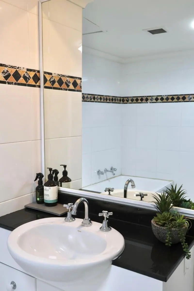 Image 4 of Darling Escape – Pyrmont 2BR Apartment w Parking