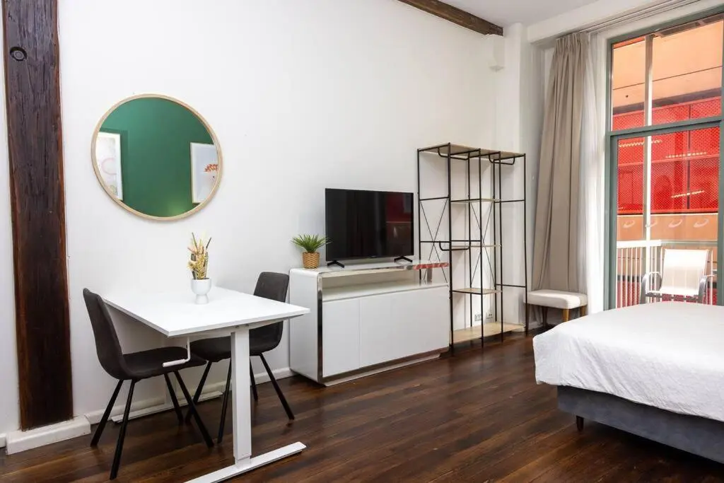 Image 5 of Darling Harbour Studio w Pool Sauna Gym Jacuzzi