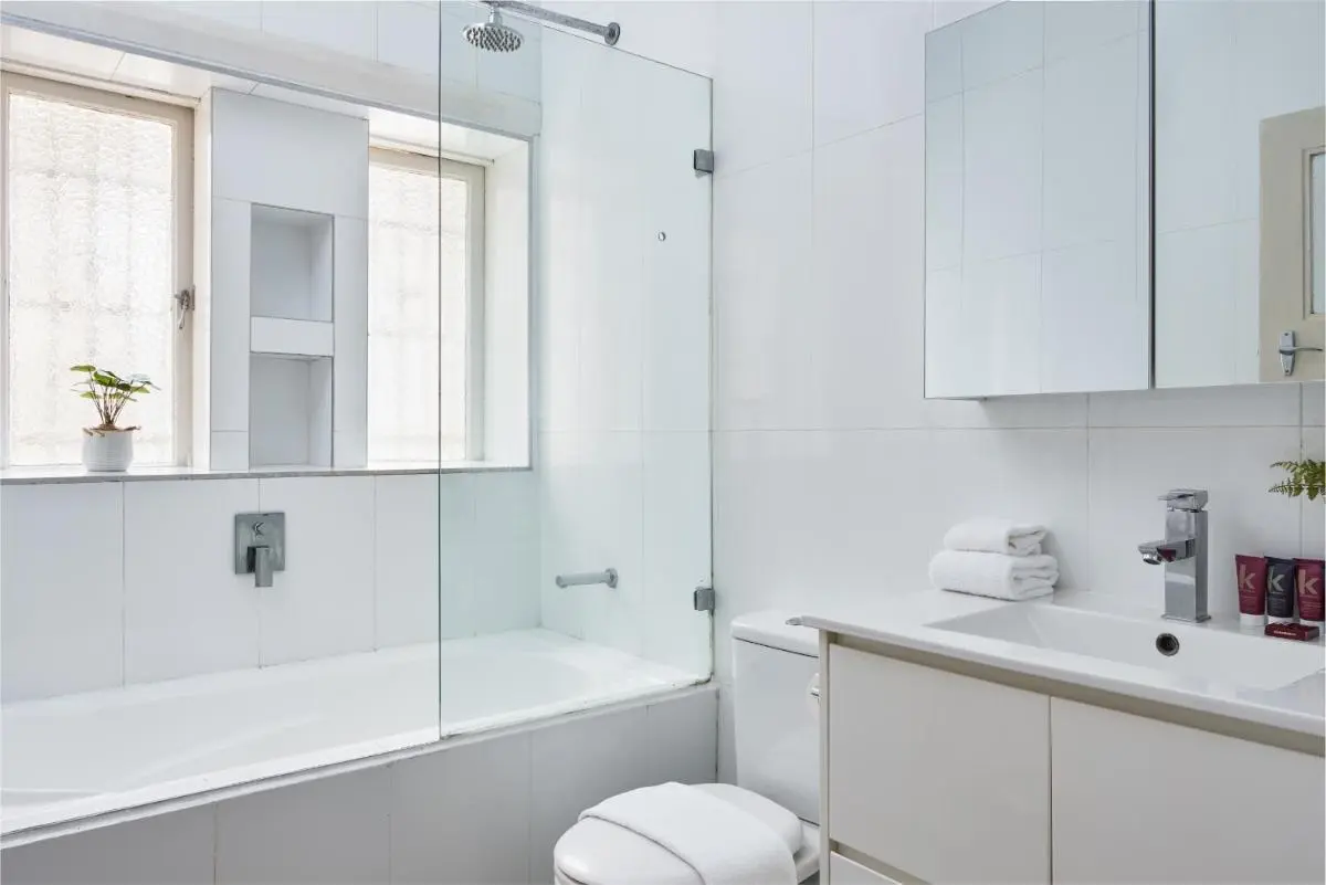 Image 2 of Edward Escape – Short Walk to Beach