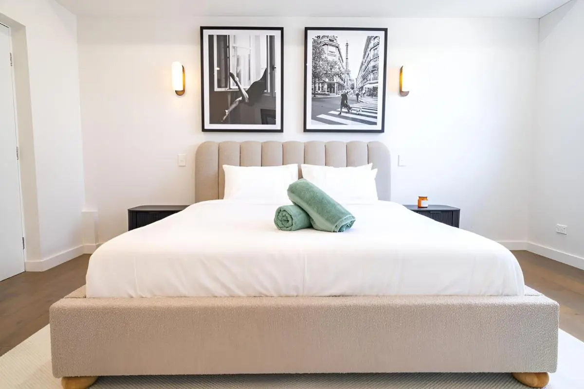 Image 5 of Elegant 3BR Apt -Bondi Junction & Stunning Skyline