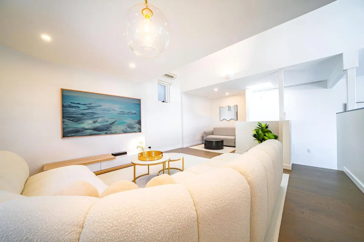 Image 1 of Elegant 3BR Apt -Bondi Junction & Stunning Skyline