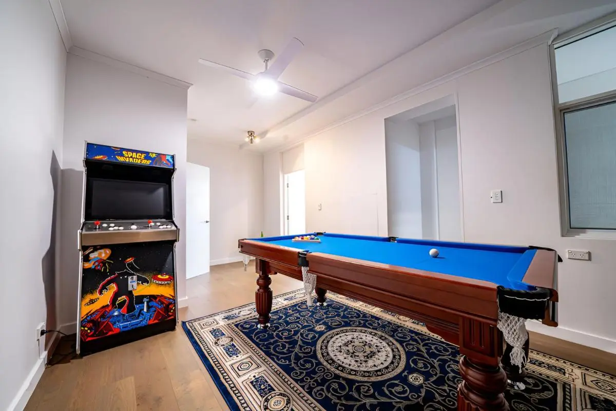 Image 2 of Elegant 3BR Apt -Bondi Junction & Stunning Skyline