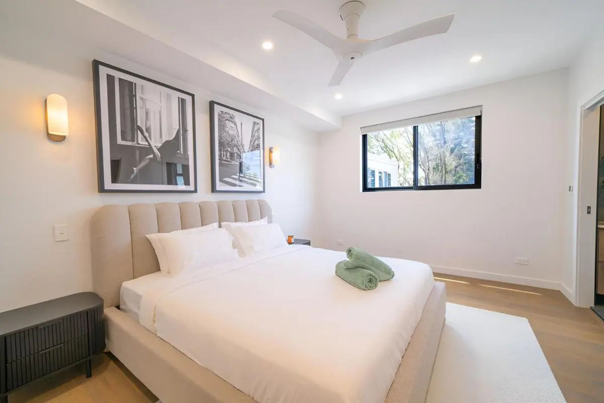 Image 4 of Elegant 3BR Apt -Bondi Junction & Stunning Skyline