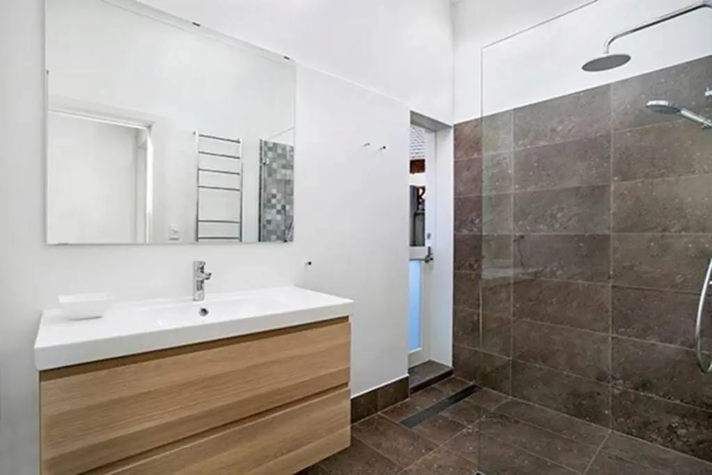 Image 2 of FAB05-Charming Leafy 3BR Home, Walk To Manly Beach