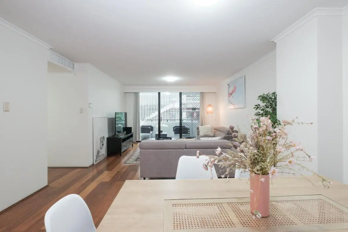 Image 6 of Fantastic 3BR Apt with Parking & Darling Harbour – 10 mins walk