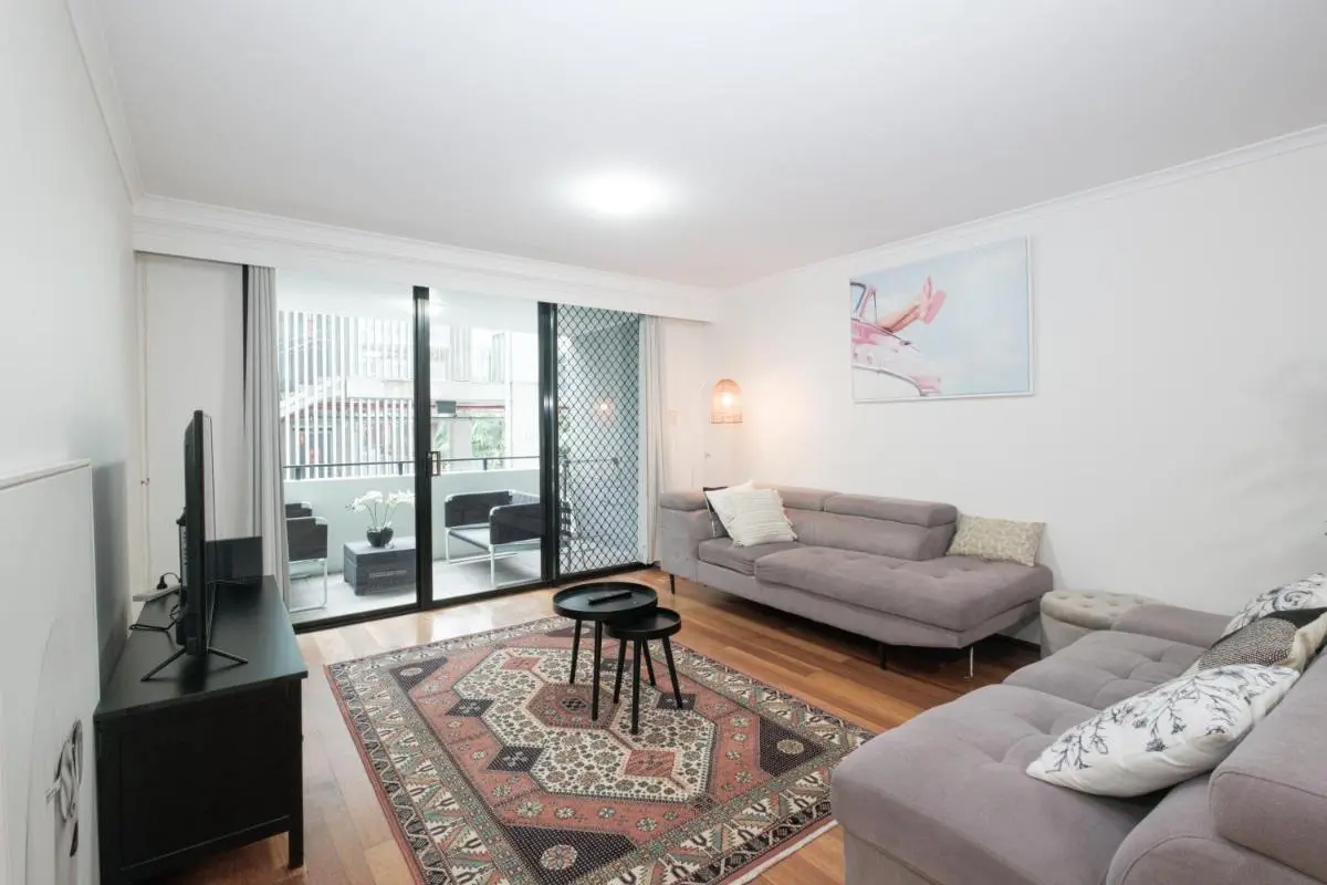 Image 1 of Fantastic 3BR Apt with Parking & Darling Harbour – 10 mins walk