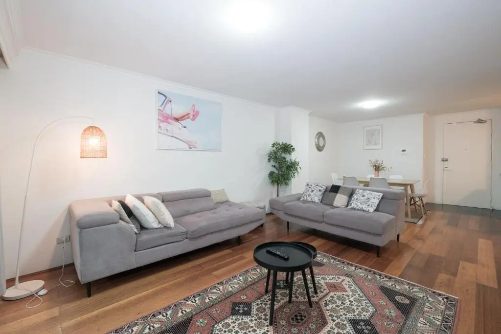 Image of Fantastic 3BR Apt with Parking & Darling Harbour – 10 mins walk