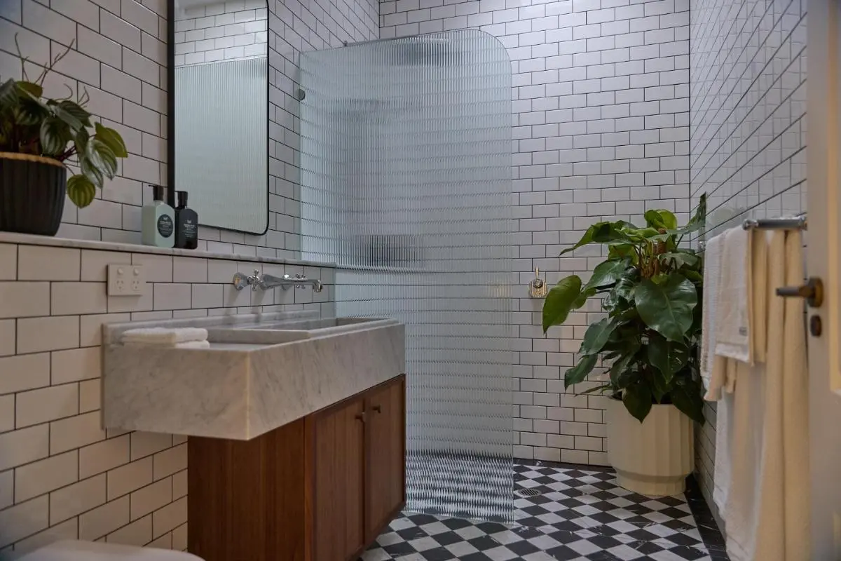 Image 1 of Flora Suite