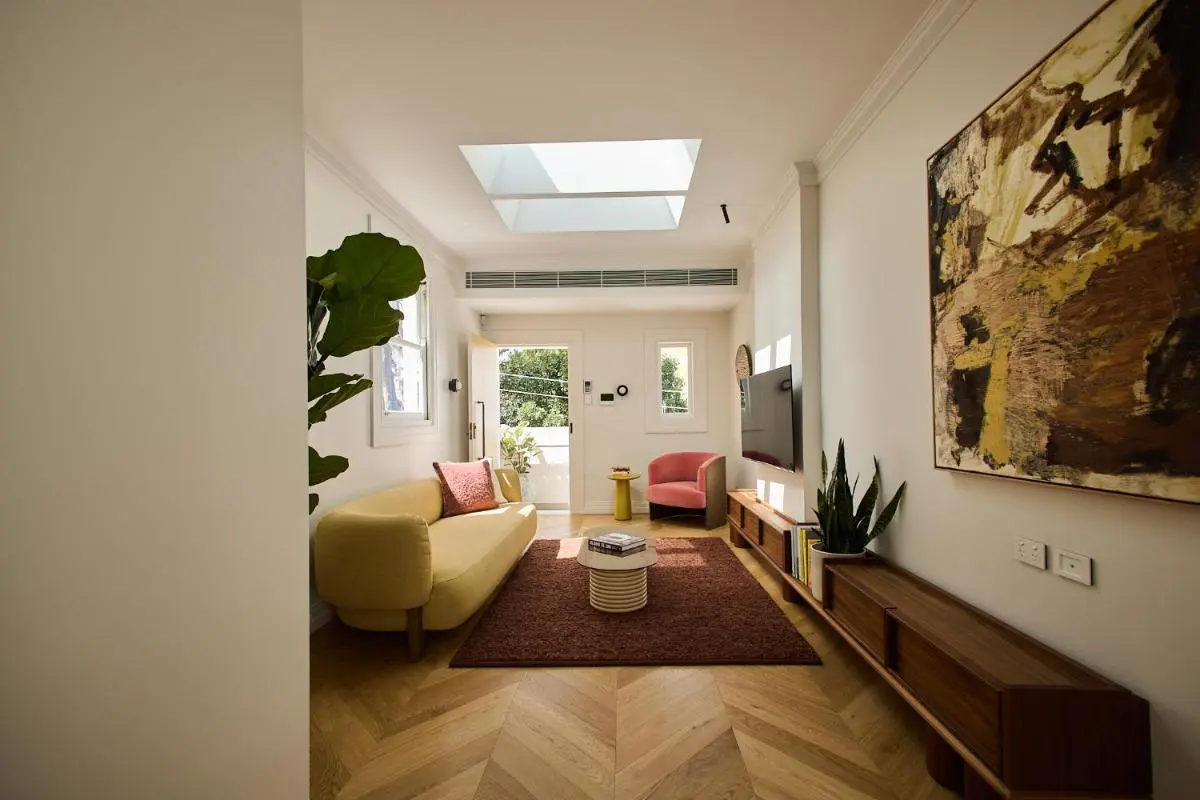 Image 4 of Flora Suite