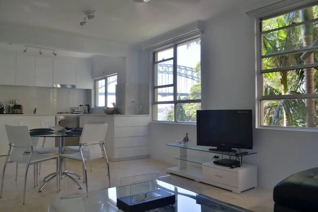 Image 4 of Harbourside7 – modern 1br unit with fab views