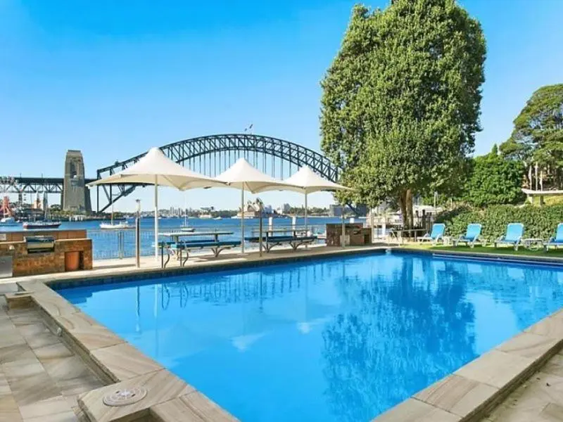 Image 2 of Harbourside7 – modern 1br unit with fab views