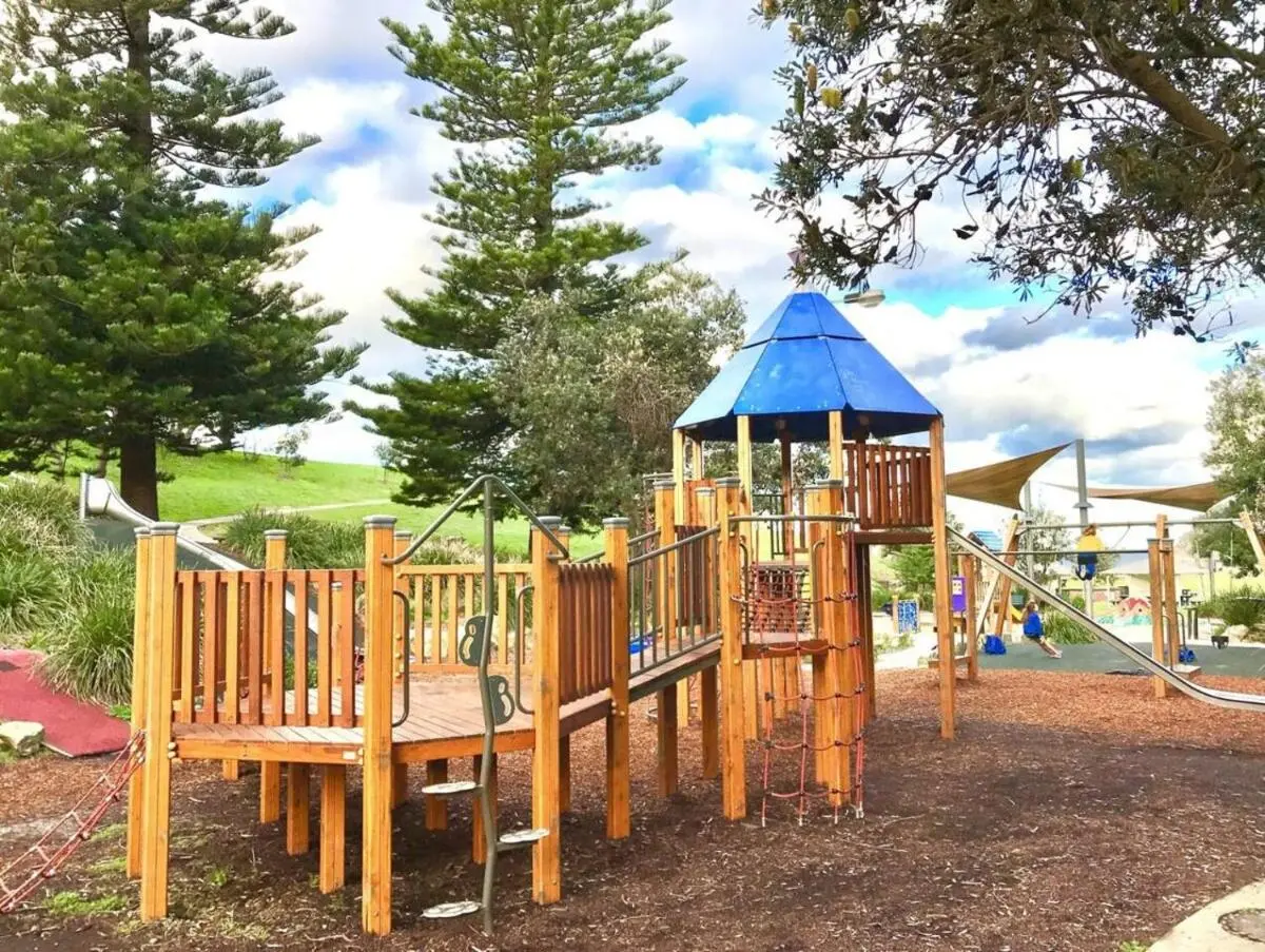 Image 5 of Henrietta – Poolside Relaxation near Bronte Beach