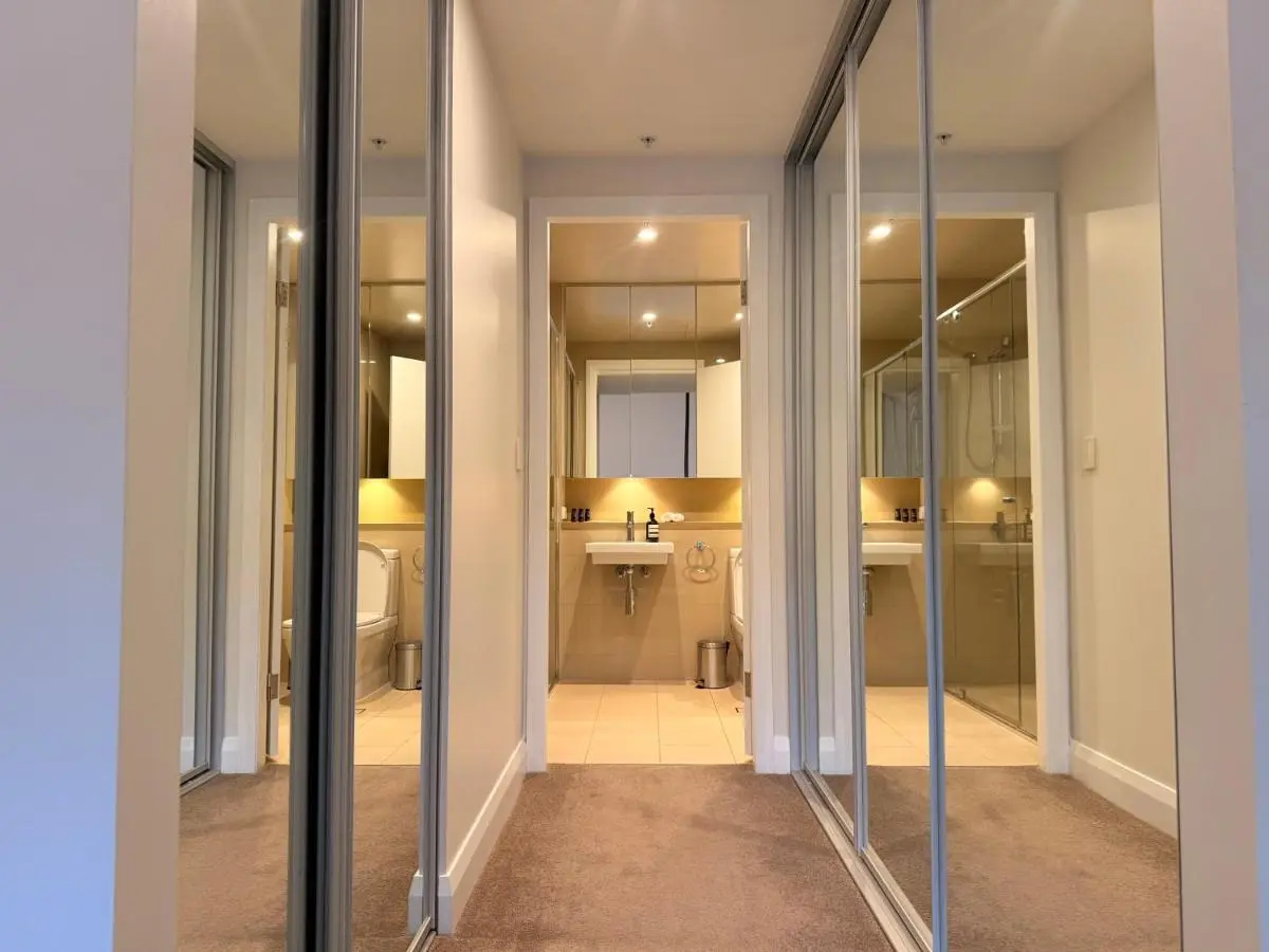 Image 2 of High Ceiling 6 Beds Private Garden Oasis 1min to Stadiums & Parking