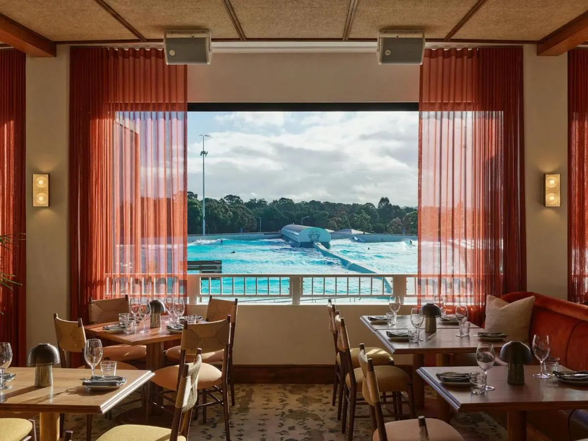 Image 3 of High Ceiling 6 Beds Private Garden Oasis 1min to Stadiums & Parking