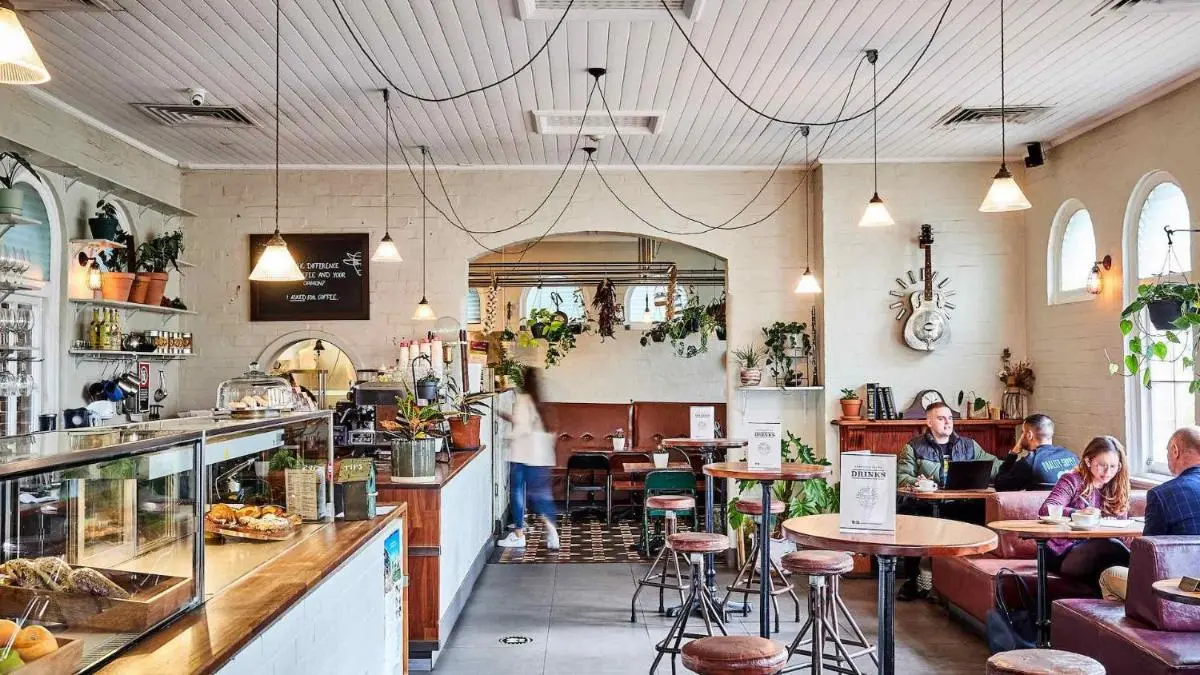 Image 4 of High Ceiling 6 Beds Private Garden Oasis 1min to Stadiums & Parking