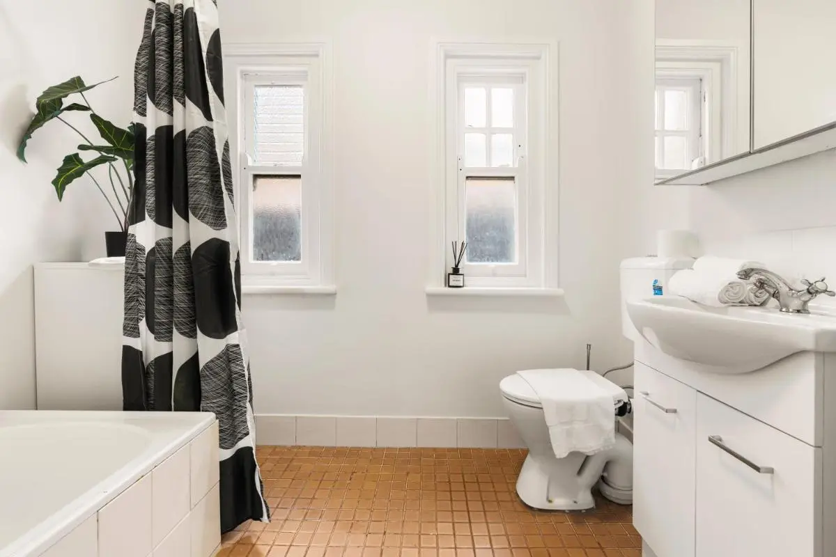 Image 2 of Historic Harbourside Townhouse