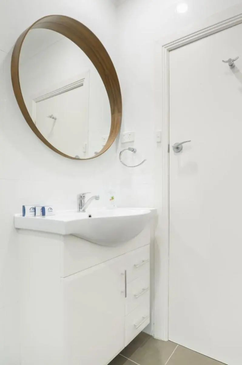 Image 3 of Huge Designer Studio Next to Lovely Park