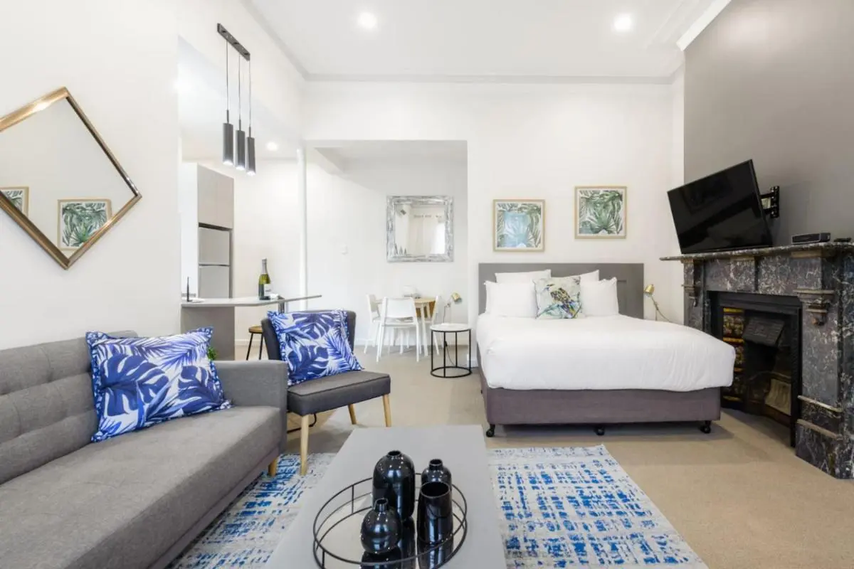 Image 4 of Huge Designer Studio Next to Lovely Park