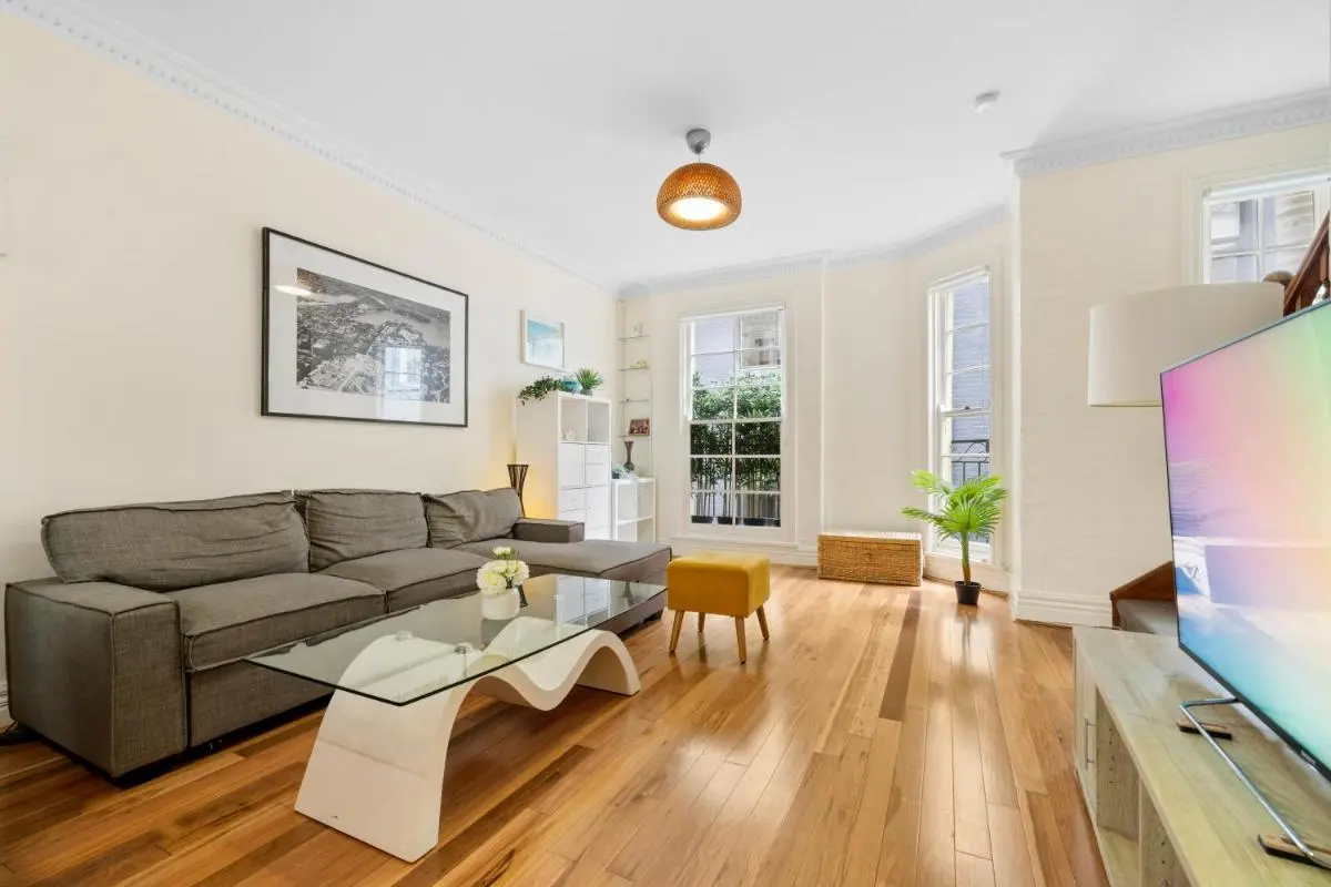 Image 2 of Ideally located 3 BR with Parking & Central & Darling Harbour-10 mins walk