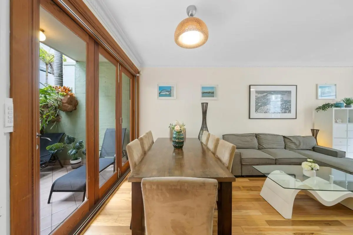 Image 5 of Ideally located 3 BR with Parking & Central & Darling Harbour-10 mins walk