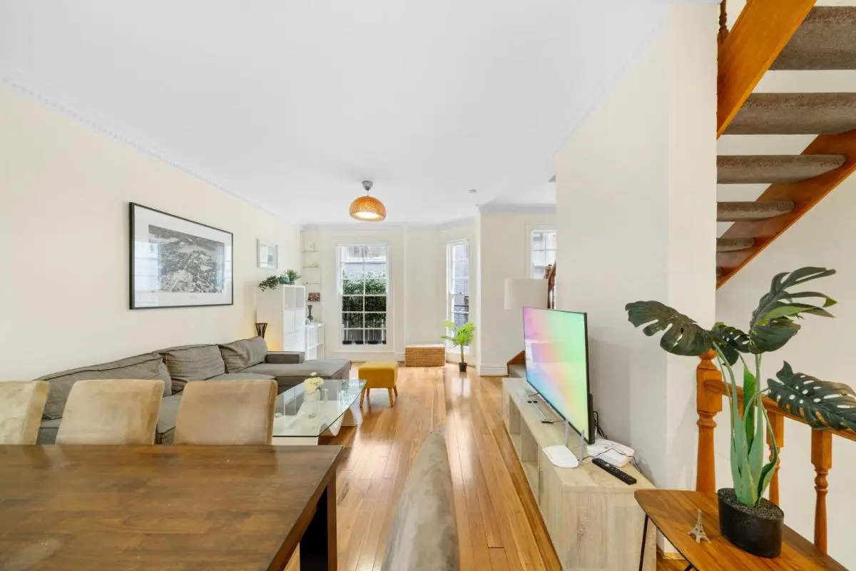 Image 6 of Ideally located 3 BR with Parking & Central & Darling Harbour-10 mins walk