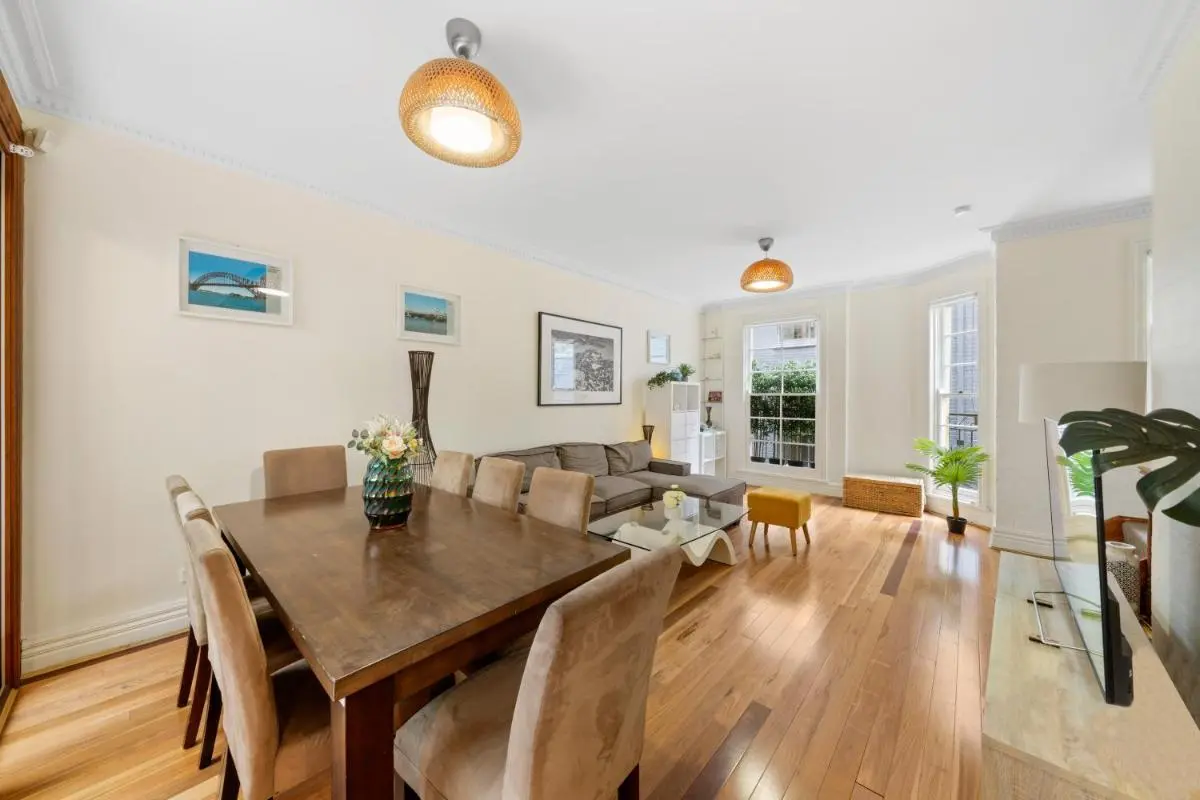 Image 4 of Ideally located 3 BR with Parking & Central & Darling Harbour-10 mins walk