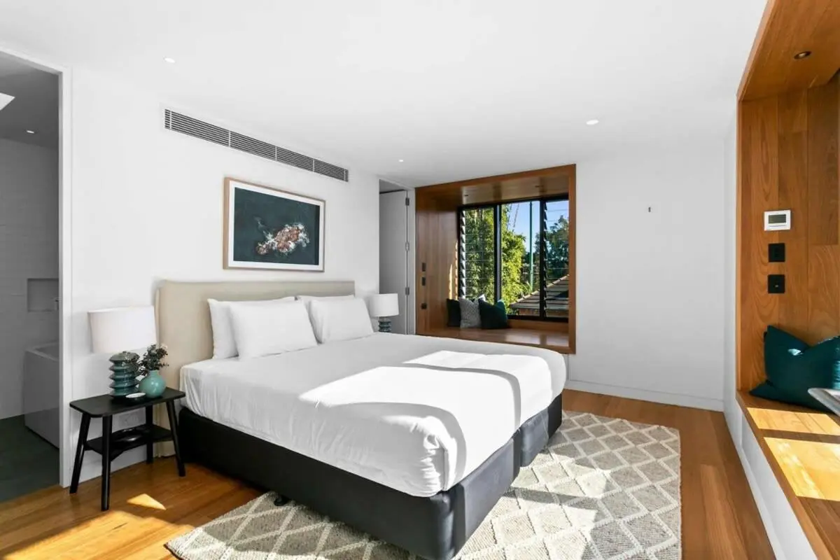 Image 6 of Impeccable 3-Bed Home Near the Beach