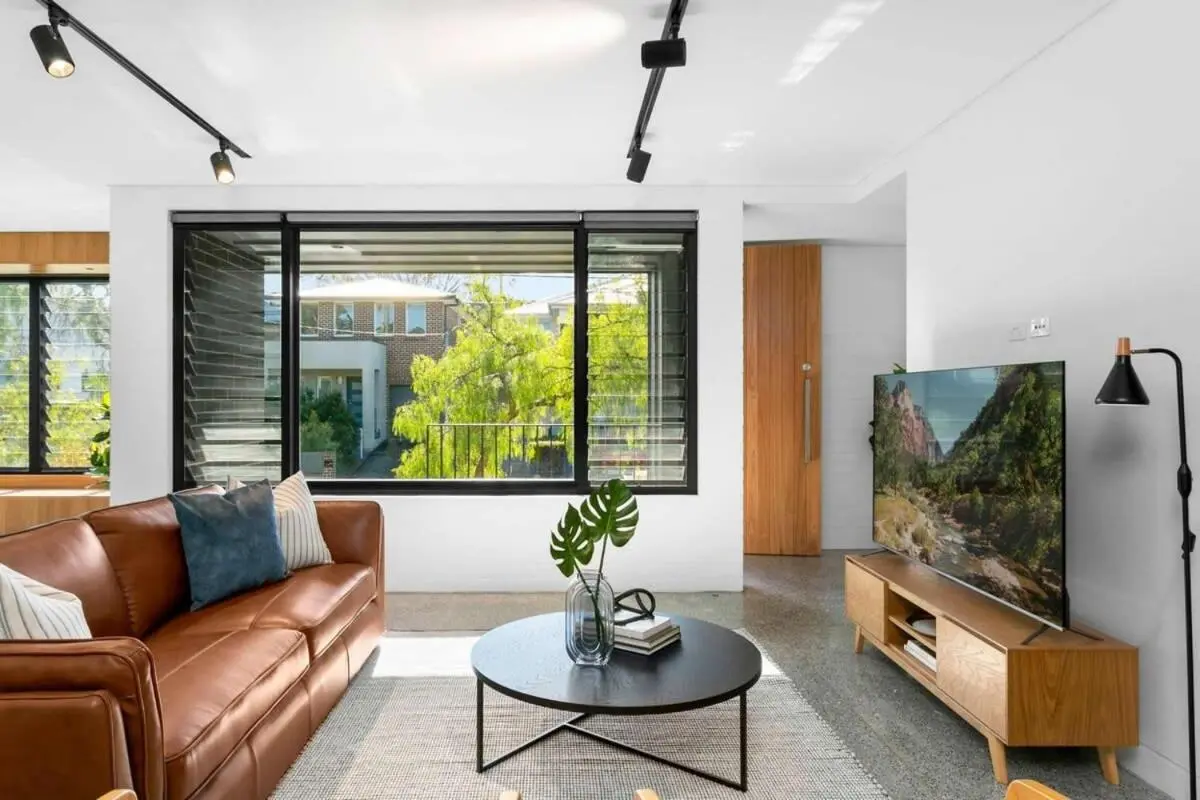 Image 4 of Impeccable 3-Bed Home Near the Beach