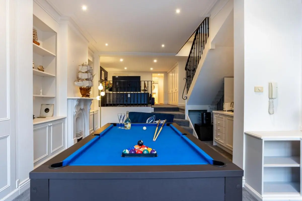 Image 4 of King Bed Harbour View – Captain’s Retreat