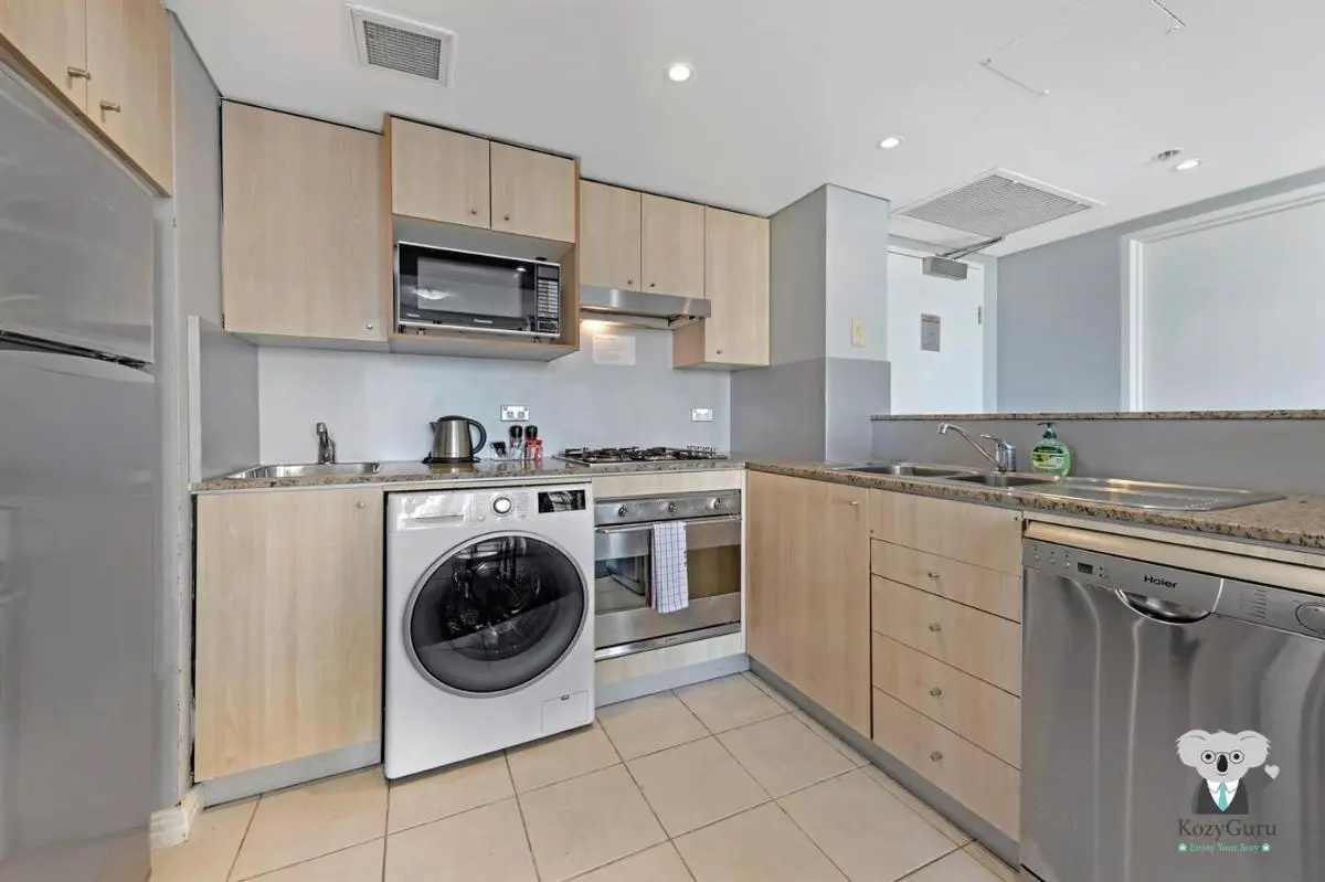 Image 6 of KozyGuru | Sydney CBD 1B Apt | City View