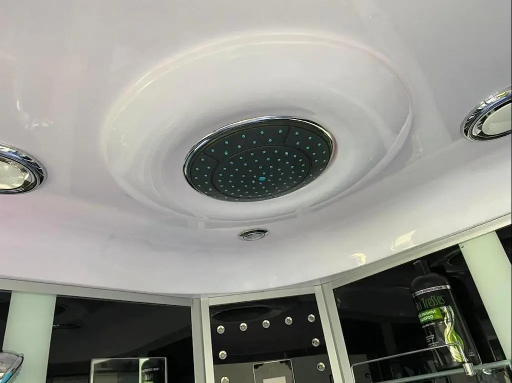 Image of Low price clean linen and free stuff No 2 plenty of on street parking G1