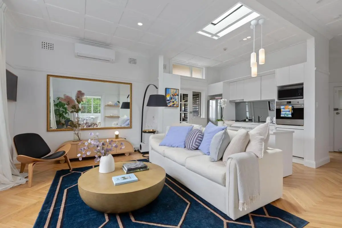 Image 3 of Luxe Lavender Bay – An Iconic Couple’s Nest
